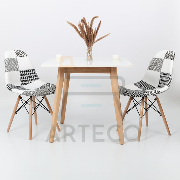 Oasis Carrée BLANCHE et 2 Chaises Patchwork